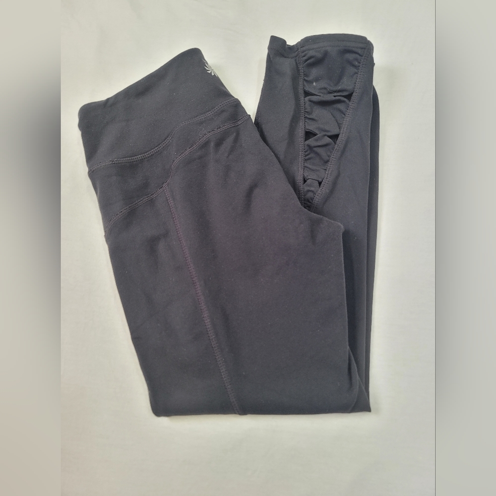 ATHLETA BLACK CAPRI LEGGINGS WITH CALF RUCHING/BOW DETAILING WOMENS SMALL